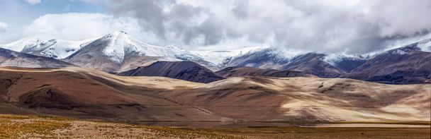 Panoráma a Himalája tó Tso Kar, Himalája, Ladakh, India - Fotó, kép