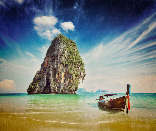 Длинная хвостовая лодка на пляже, Таиланд
 - Фото, изображение