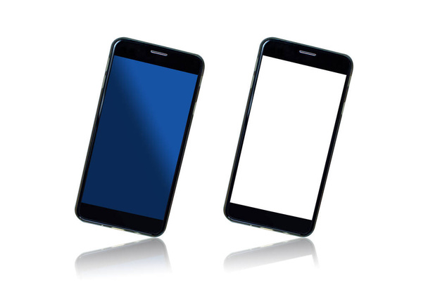 Dwa nowoczesne czarne smartfony z białymi i niebieskimi ekranami odizolowane na białym tle z odbiciami. - Zdjęcie, obraz