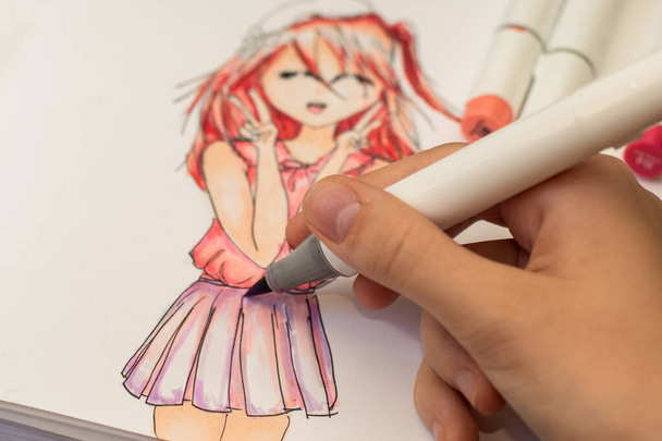 Hand drawing a cute girl anime style sketch with alcohol based sketch drawing markers. - Foto, afbeelding