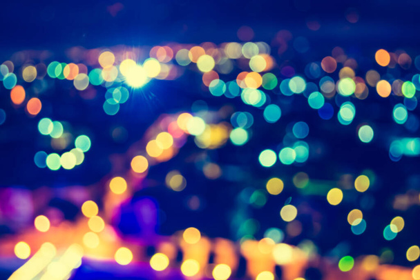 vintage tón rozmazání obraz městských světel během novoročního festivalu cerebration s bokeh pro použití na pozadí. - Fotografie, Obrázek