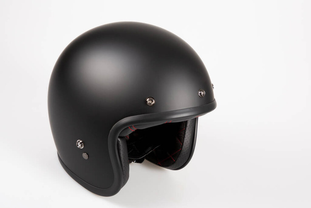 Відкрите обличчя шолом мотоцикла чорний вінтажний для ретро стилю
 - Фото, зображення