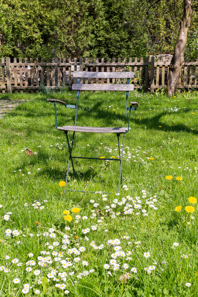 silla de jardín
 - Foto, Imagen