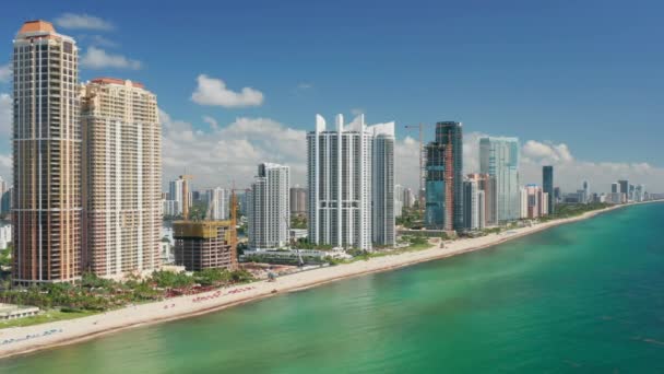 Escénico horizonte de Miami. Hermoso paisaje urbano moderno, imágenes aéreas de agua de drones 4K - Imágenes, Vídeo