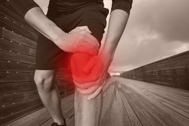 Běžec trpí poraněním kolene a bolestí. Meniskus Poranění, vykloubené koleno, zánět šlach - Fotografie, Obrázek