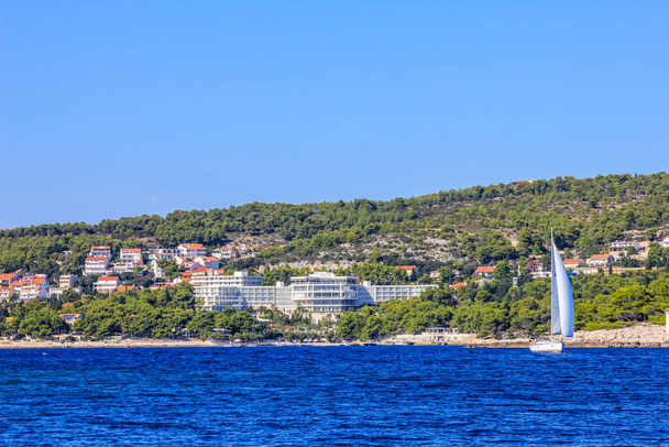 Bir yaz günü Hvar Adası manzarası - Fotoğraf, Görsel
