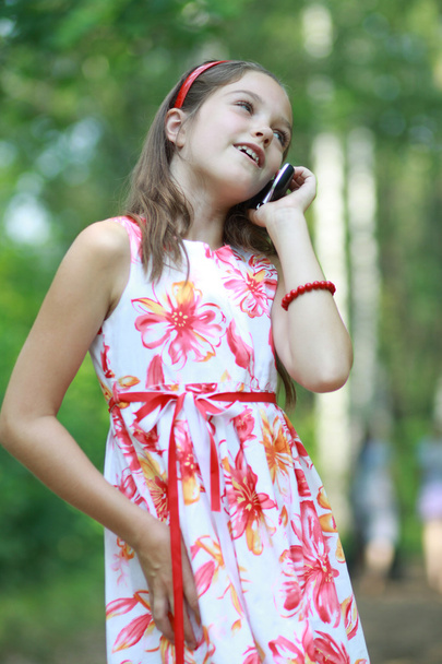 Little girl talks by mobile phone - Foto, Bild