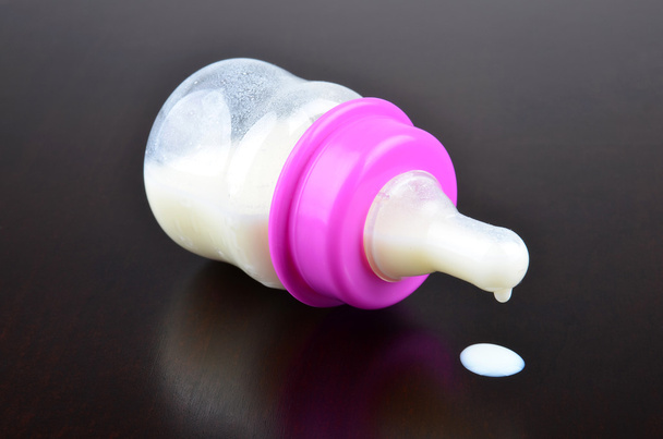 μπουκάλι με γάλα για ένα μωρό - Φωτογραφία, εικόνα
