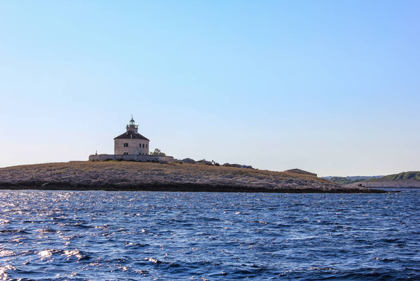 Vue du phare de Pokonji Dol près de l'île de Hvar, Croatie - Photo, image