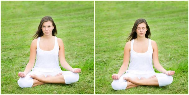 Piękna młoda kobieta medytująca na świeżym powietrzu, siedzi w trawie, w białych legginsach i koszulce, dwa zdjęcia z otwartymi i zamkniętymi oczami - Zdjęcie, obraz