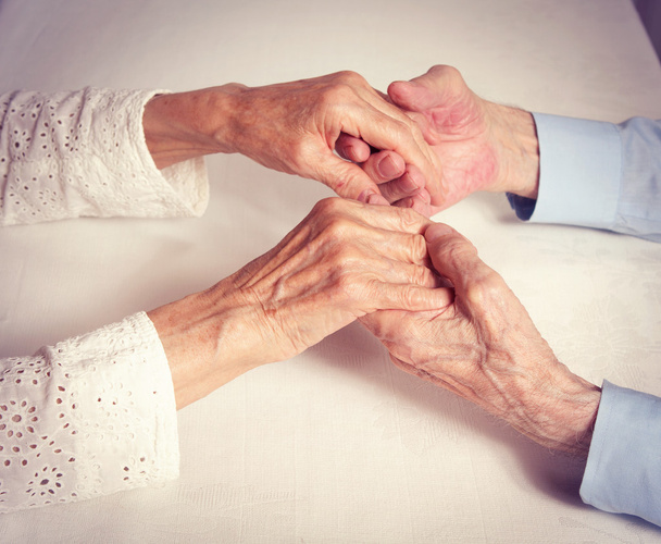 Happy elderly couple. Old people holding hands. - Foto, Imagen