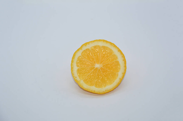 Limón amarillo picado para el té - Foto, imagen