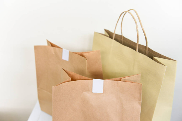 Disposable eco friendly packaging with craft paper shopping bag food to home, Service food order online delivery food box take away boxes - Foto, imagen