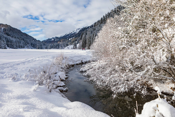 wintry river in the mountains - Foto, Imagen