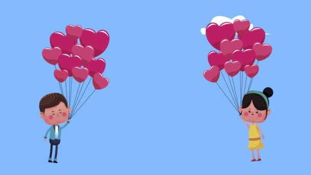 χαριτωμένο ζευγάρι εραστές επιπλέουν με μπαλόνια χαρακτήρες ηλίου - Πλάνα, βίντεο
