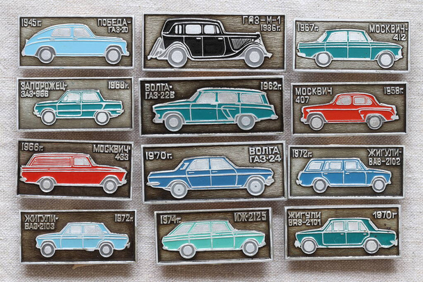 Placas que representan los coches de la era soviética. - Foto, Imagen
