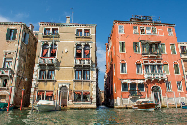 ανακάλυψη της πόλης της Βενετίας και τα μικρά κανάλια και τα ρομαντικά σοκάκια της, Ιταλία - Φωτογραφία, εικόνα