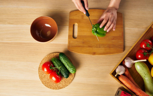 Κοπή πίνακα κοπής λαχανικά φρεσκάδα υγιεινά τρόφιμα - Φωτογραφία, εικόνα