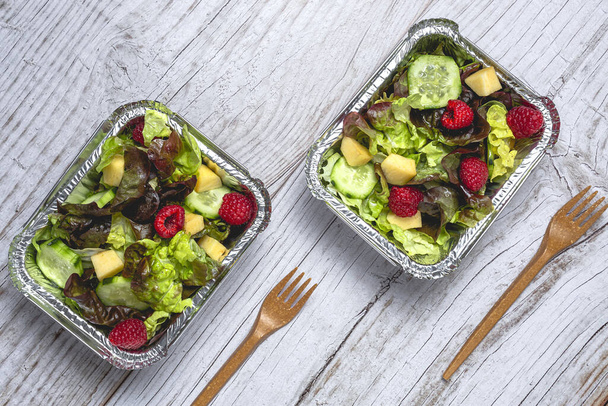 Healthy vegan Take away salad in aluminum container or food delivery. - Photo, image