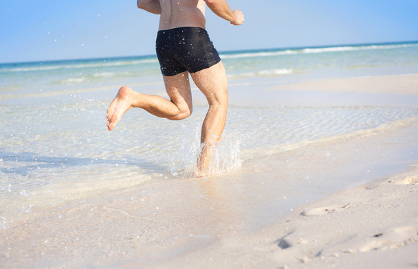 Man running on the beach - Φωτογραφία, εικόνα