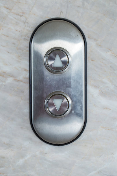 Botón del elevador hacia arriba y hacia abajo
 - Foto, Imagen