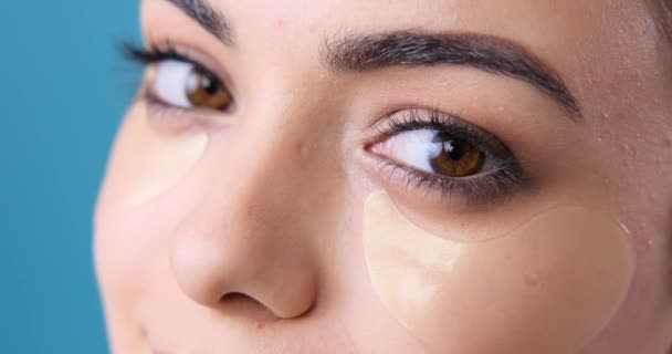 Gesicht der schönen Frau mit Augenklappe - Filmmaterial, Video