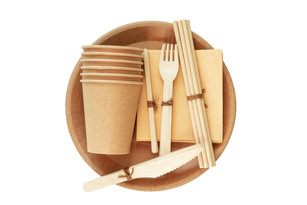 Natural environmentally friendly bamboo and paper tableware. The concept of recycling, nature conservation and saving the earth. Isolated on white. - Valokuva, kuva