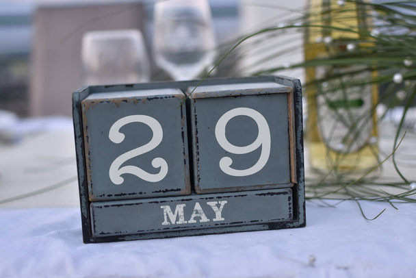 Drewniane bloki w pudełku z datą, dniem i miesiącem 29 maja. Kalendarz bloków drewnianych - Zdjęcie, obraz