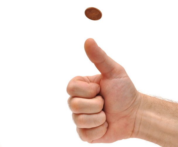 La mano dell'uomo che lancia una moneta per prendere una decisione
 - Foto, immagini