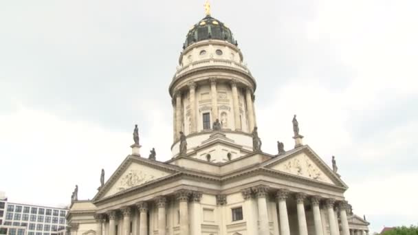 Francouzská katedrála kostel Friedrichstadt v Berlíně, Německo - Záběry, video