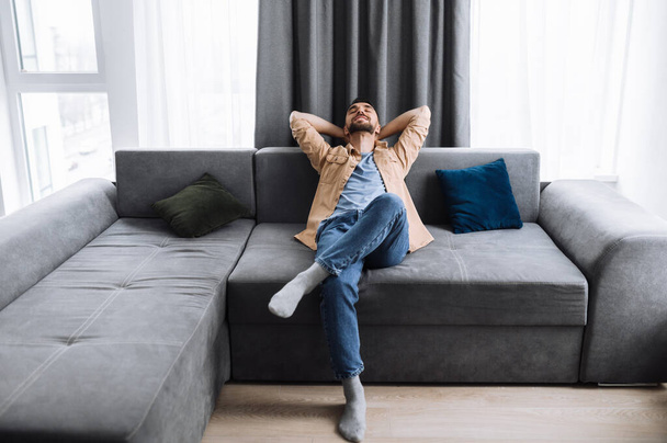 muž doma relaxovat šťastný klid zbytek chlap - Fotografie, Obrázek