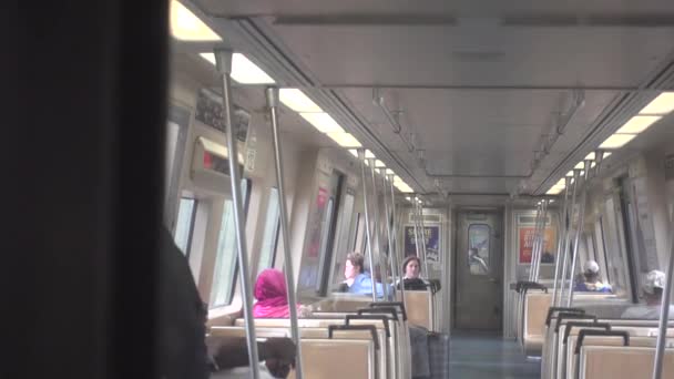 Dentro de Marta Train. La Autoridad Metropolitana de Tránsito Rápido de Atlanta es el principal operador de transporte público en el área metropolitana de Atlanta.  - Metraje, vídeo