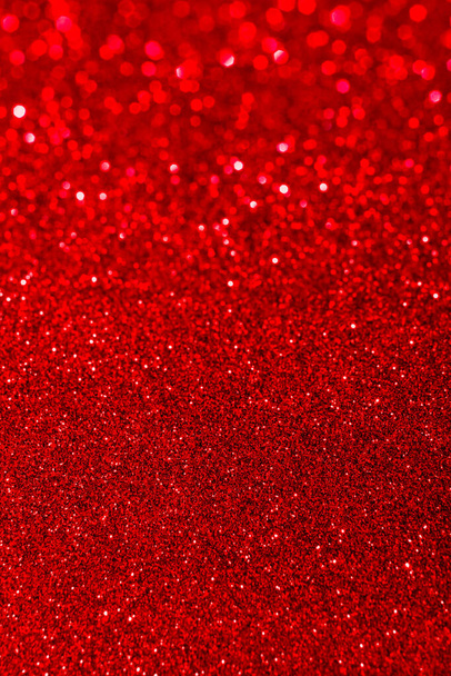 Αφηρημένο φωτεινό κόκκινο glitter φώτα φόντο. Κύκλος θολή bokeh. Ρομαντικό σκηνικό για τα Χριστούγεννα, Ημέρα του Αγίου Βαλεντίνου, ημέρα των γυναικών, διακοπές ή εκδήλωση - Φωτογραφία, εικόνα