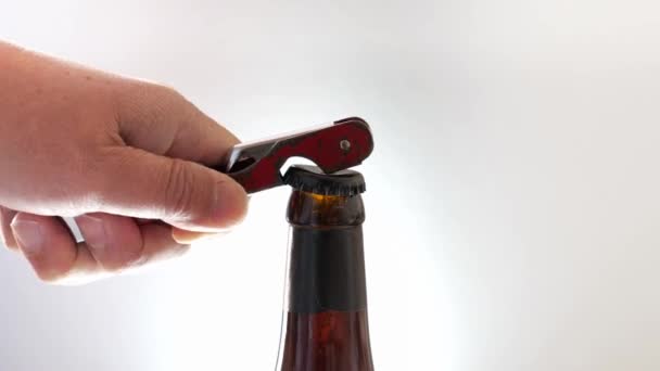 Tokyo,Japan-February 11, 2021: Opening a crown cap of a beer bottle - Footage, Video