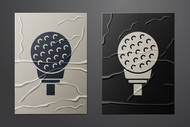 Weißer Golfball auf Tee-Symbol isoliert auf zerknittertem Papierhintergrund. Papierkunst. Vektor. - Vektor, Bild