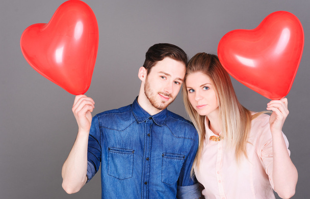 Couple holding heart balloons - Foto, imagen
