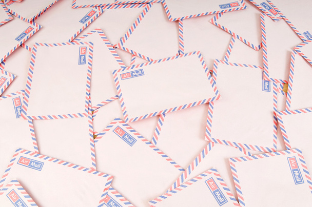Concept de courrier avec de nombreuses enveloppes sur la table
 - Photo, image