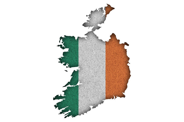 Karte und Flagge Irlands auf Filz - Foto, Bild