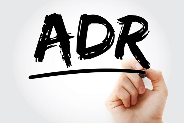 ADR - американская аббревиатура депозитарных расписок с маркером и описанием бизнес-концепции - Фото, изображение