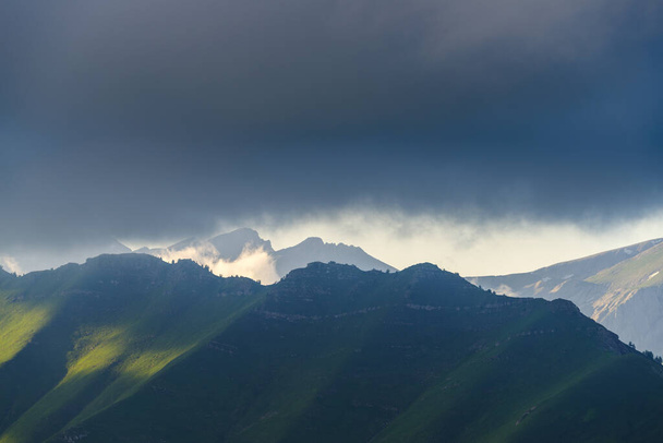 Maritimes Alpy horský masiv, krajina v blízkosti Briga Alta, Piemont region, Itálie - Fotografie, Obrázek