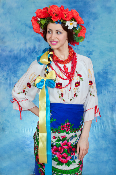 女の子ウクライナの民族衣装 - 写真・画像