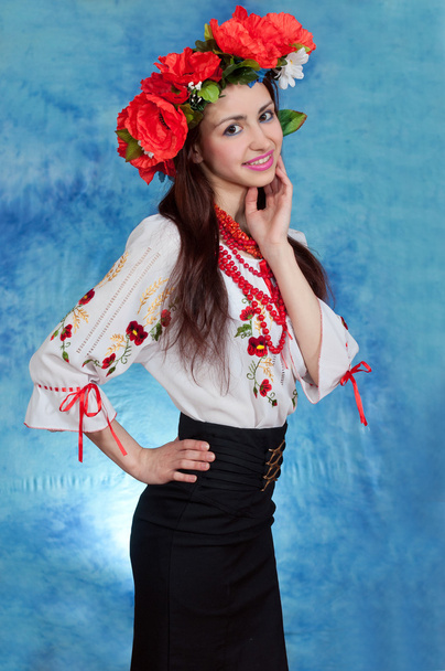 κορίτσι ουκρανική εθνική ενδυμασία - Φωτογραφία, εικόνα