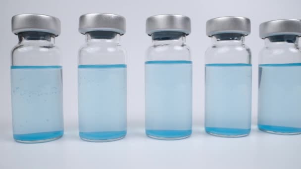 Viales de vidrio con líquido azul  - Imágenes, Vídeo