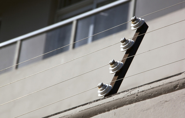 csigák támogató villanypásztor lakóház - Fotó, kép