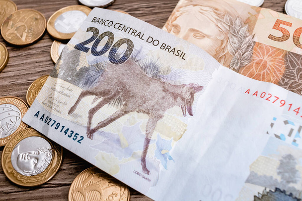 Реальная валюта (BRL), деньги из Бразилии. Деньги, Риа, Бразильский Реал, Бразилия. Группа бразильских банкнот крупным планом - Фото, изображение