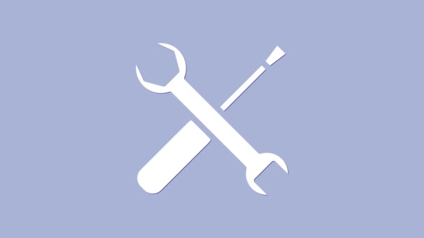 Destornillador blanco y llave inglesa herramientas icono aislado sobre fondo púrpura. Símbolo herramienta de servicio. Animación gráfica de vídeo 4K - Metraje, vídeo