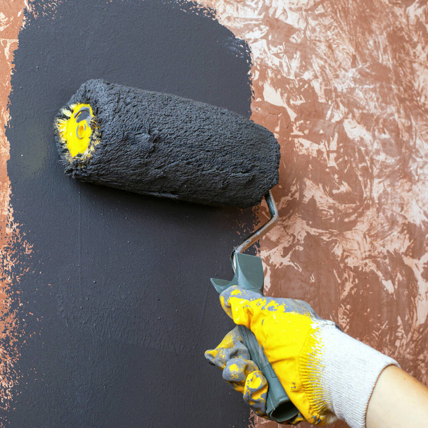 фарбувати стіну валиком, концепція ремонту будинку
 - Фото, зображення