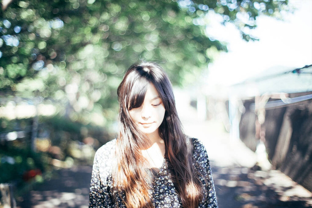 Muotokuva kaunis japanilainen nainen pitkät hiukset. - Valokuva, kuva