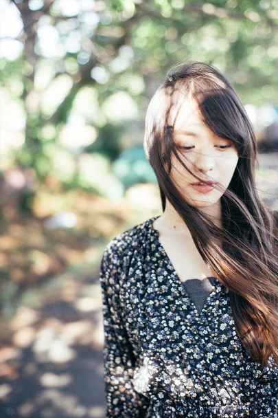 Muotokuva kaunis japanilainen nainen pitkät hiukset. - Valokuva, kuva