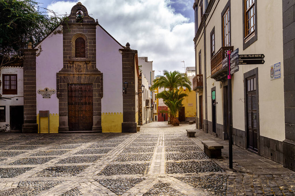 street with old, picturesque and charming houses in bright colors in the city of Las Palmas de Gran Canaria. Canary Islands. Spain. - Photo, Image